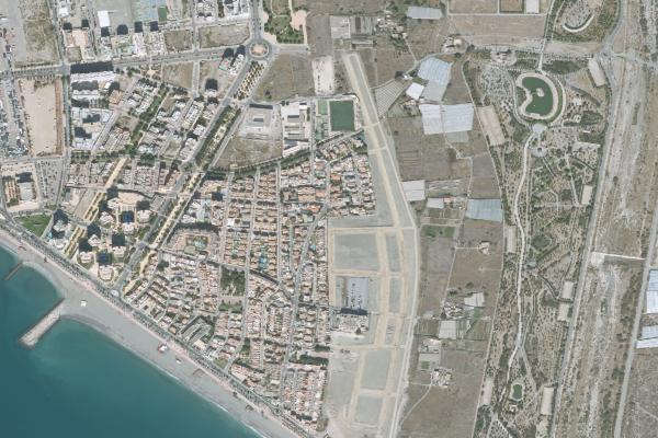 Vista aérea de vivienda en Roquetas de Mar (Almería)
