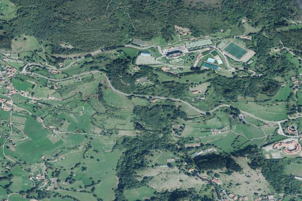 Vista aérea de finca rústica en Grado (Asturias)