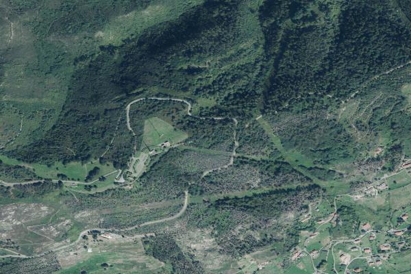 Vista aérea de inmueble en Langreo (Asturias)