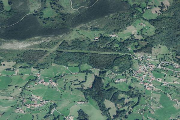 Vista aérea de vivienda en Oviedo (Asturias)