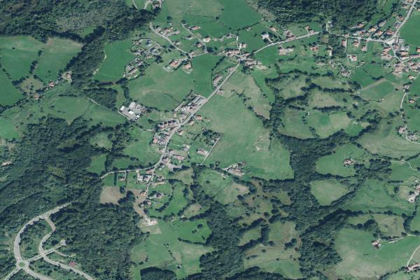 Vista aérea de inmueble en Llanes (Asturias)