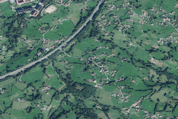 Vista aérea de inmueble en Langreo (Asturias)