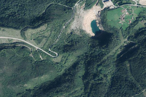 Vista aérea de vivienda en Lugones (Asturias)