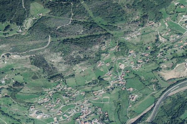 Vista aérea de finca rústica en Ribadesella (Asturias)