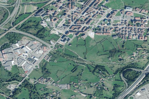 Vista aérea de vivienda en Aviles (Asturias)