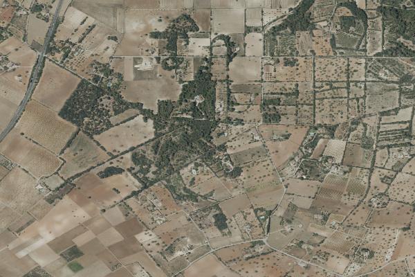 Vista aérea de finca rústica en Pollença (Illes Balears)