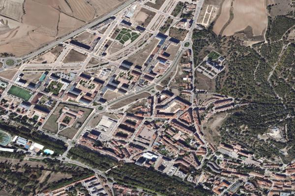 Vista aérea de vivienda en Regumiel de la Sierra (Burgos)