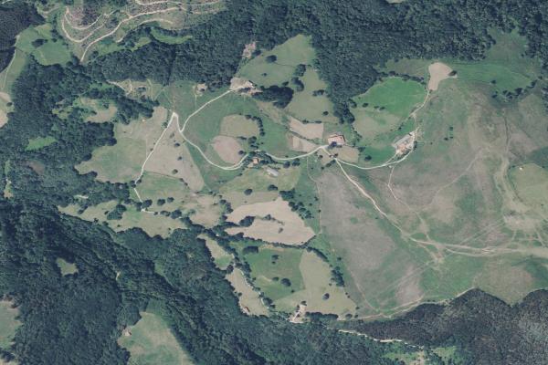 Vista aérea de finca rústica en Santander (Cantabria)