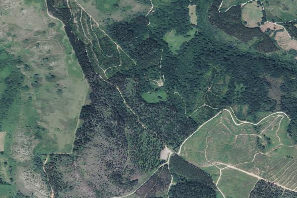 Vista aérea de finca rústica en Santa Maria de Cayon (Cantabria)