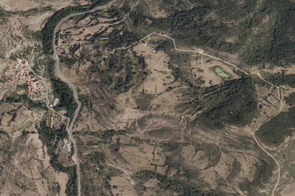 Vista aérea de finca rústica en Pedroso (La Rioja)
