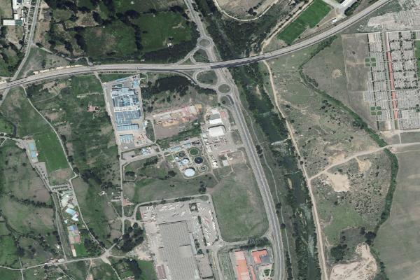 Vista aérea de vivienda en Lugan (León)