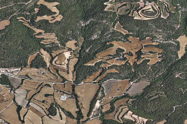 Vista aérea de finca rústica en Corbins (Lleida)