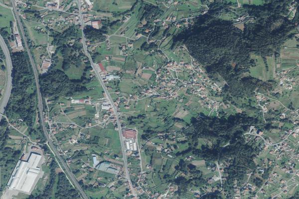 Vista aérea de finca rústica en A Estrada (Pontevedra)