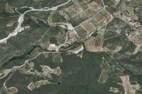 Vista aérea de garaje en La Pobla de Montornes (Tarragona)