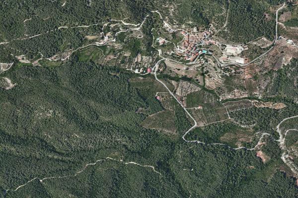 Vista aérea de vivienda en Mont-Roig Del Camp (Tarragona)